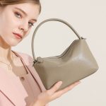 Light Luxury Elegant Premium Casual Versatile Small Pillow Bag Retro Commuter Minimalist Handheld Crossbody Chain Bag