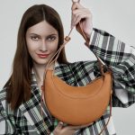Top Layer Cowhide Niche Design Premium Texture Crossbody Crescent Bag 2025 New Genuine Leather Underarm Saddle Bag