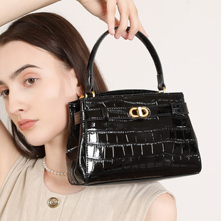 Product Image for 11706 Premium Chic Square Bag 2025 New Fashion Shoulder Bag Casual Commuter Minimalist Elegant - Image 1
