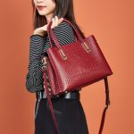 Crocodile Pattern Top Layer Handbag 2025 New Trendy Elegant Handheld Bag Versatile Genuine Leather Shoulder