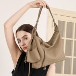 2025 New Niche Minimalist Genuine Leather Shoulder Bag Large Capacity Commuter Tote Premium Fashion Underarm Bag
