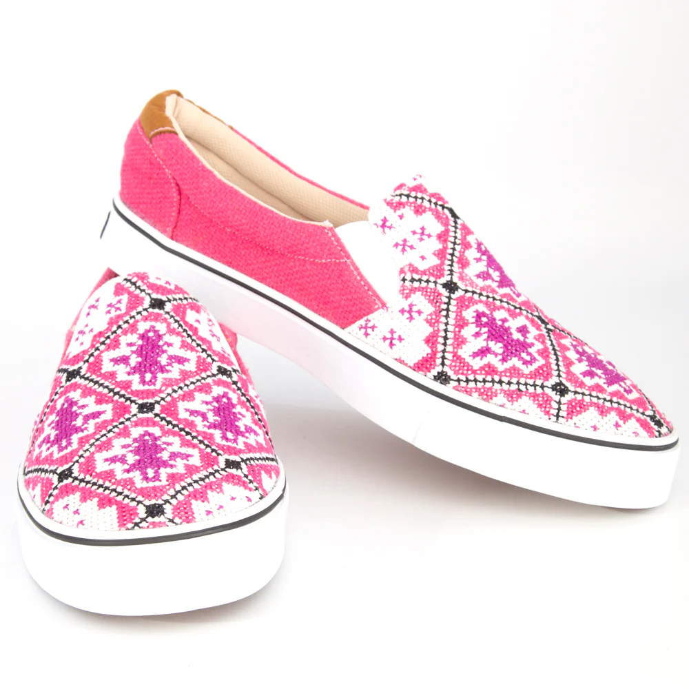 d84dc7d4-4892-4f17-b807-b70a7c211de2 Sneaker - Image 1