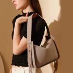 Top Layer Cowhide Minimalist Large Capacity Commuter Tote Versatile Premium Handheld Shoulder Crossbody Bucket Bag