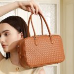 2025 New Top Layer Oil Wax Cowhide Underarm Bag Shoulder Genuine Leather Handbag Commuter Long Baguette
